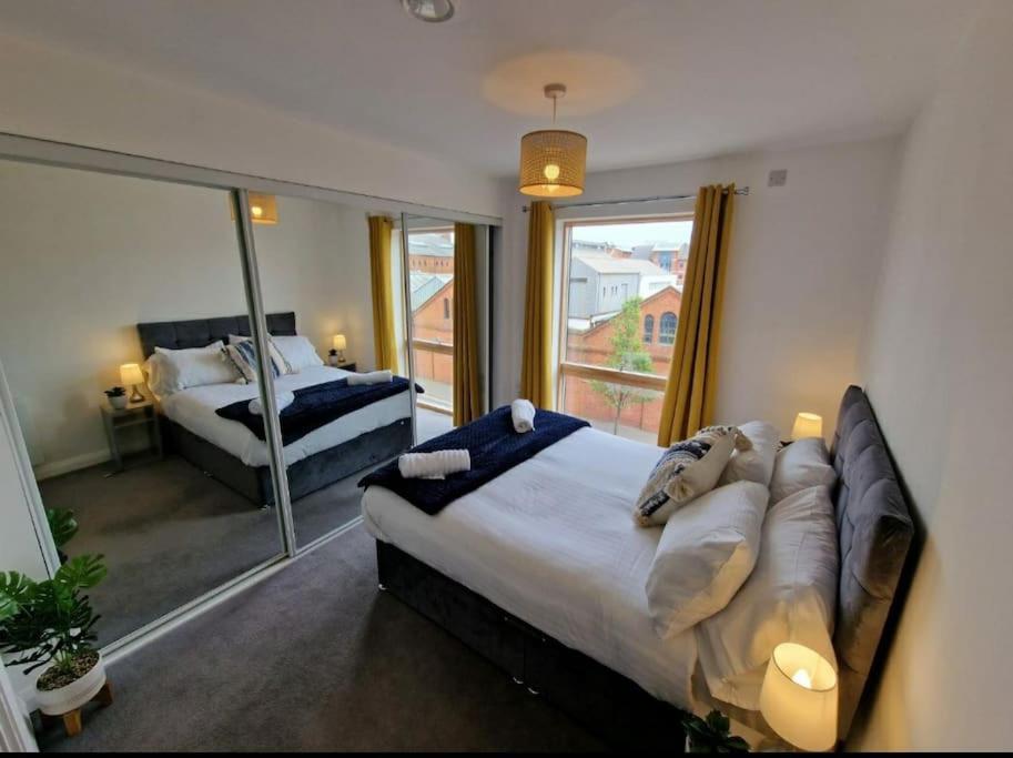 Modern Apartment, Sleeps 6, Belfast City Centre ภายนอก รูปภาพ