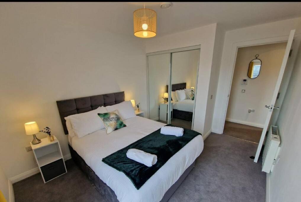 Modern Apartment, Sleeps 6, Belfast City Centre ภายนอก รูปภาพ