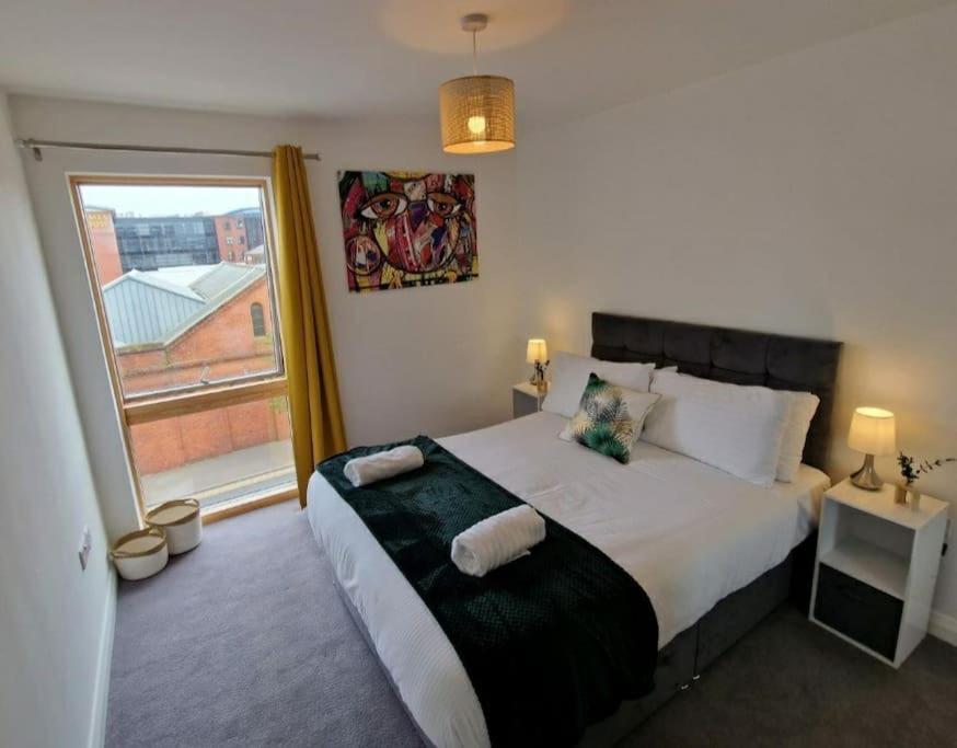 Modern Apartment, Sleeps 6, Belfast City Centre ภายนอก รูปภาพ